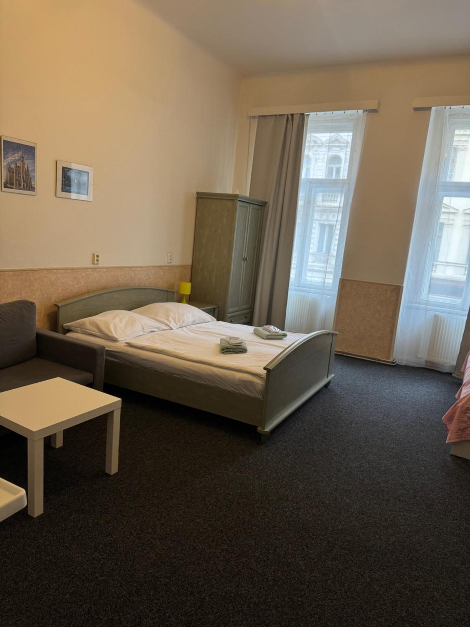 Welcome Hostel & Apartments Praguecentre Luaran gambar