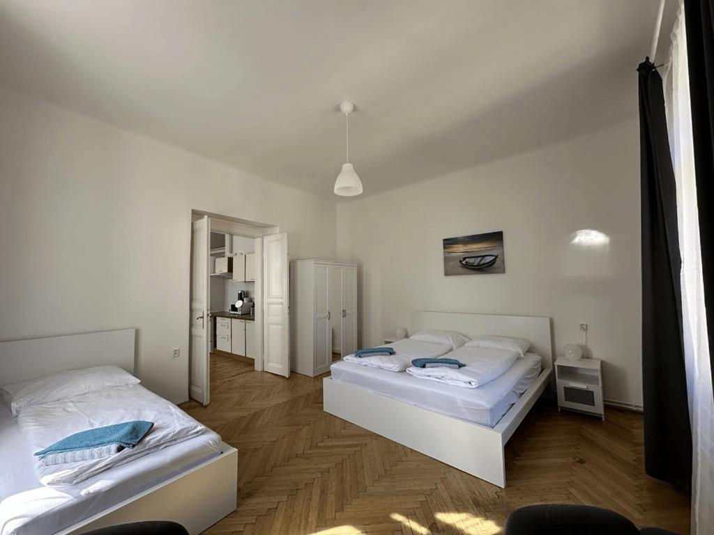 Welcome Hostel & Apartments Praguecentre Luaran gambar